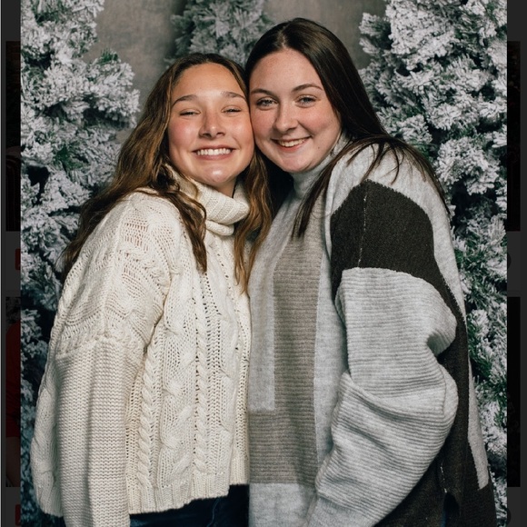 Meet your Posher, Paige - Picture 2 of 3